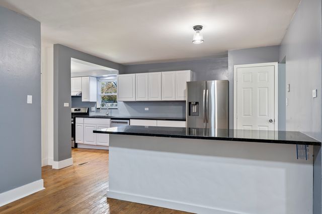 2N238 Highland Avenue, Glen Ellyn, IL 60137