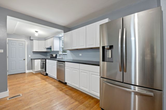 2N238 Highland Avenue, Glen Ellyn, IL 60137