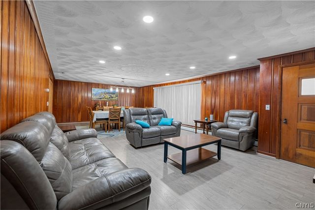 1 Gerry Avenue, New Hartford, NY 13413