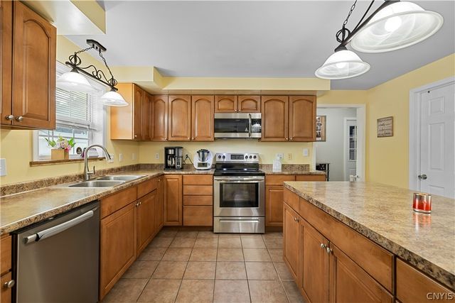 1 Gerry Avenue, New Hartford, NY 13413