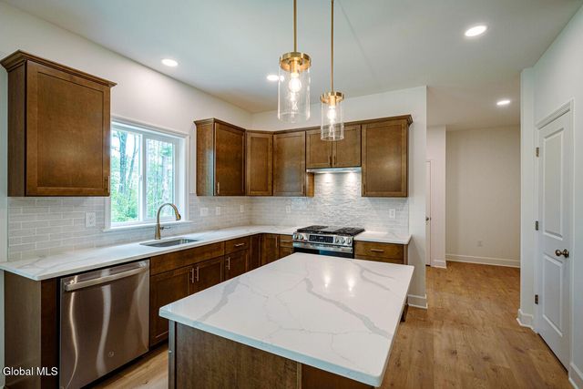 8 Seville Way, Bethlehem, NY 12054