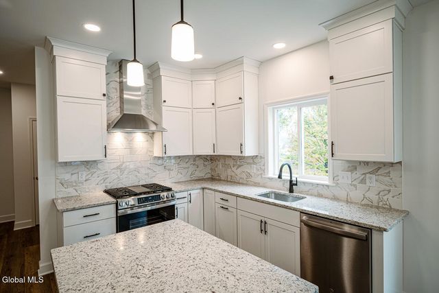 8 Seville Way, Bethlehem, NY 12054