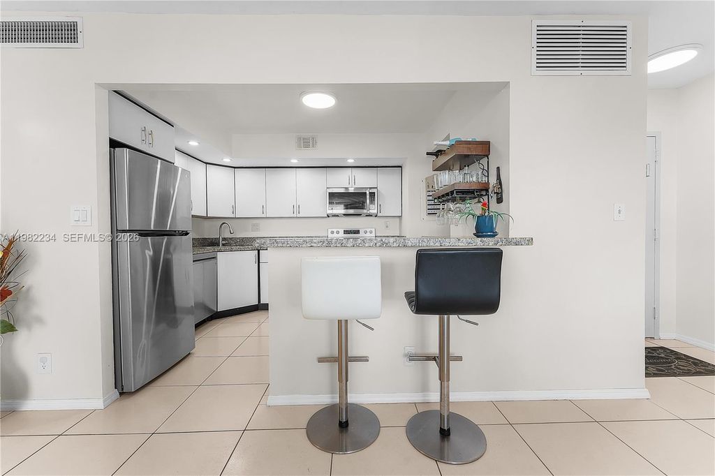 Image 15 of property listing at 2150 Sans Souci Blvd B605, North Miami, FL 33181