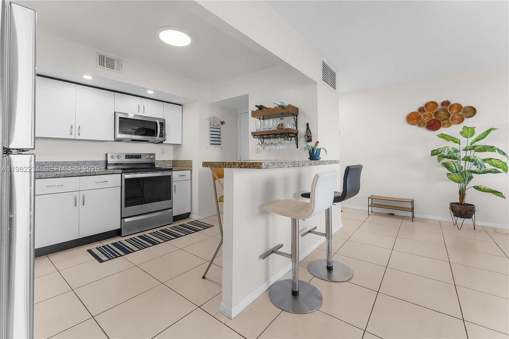 Image 16 of property listing at 2150 Sans Souci Blvd B605, North Miami, FL 33181