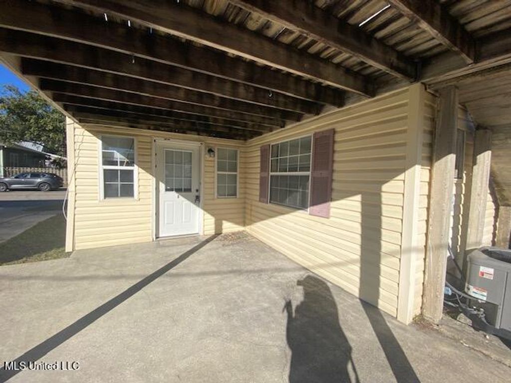 1813 2nd Street, B, Gulfport, MS 39501