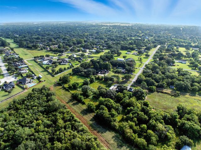 300 Mustang Road, Alvin, TX 77511