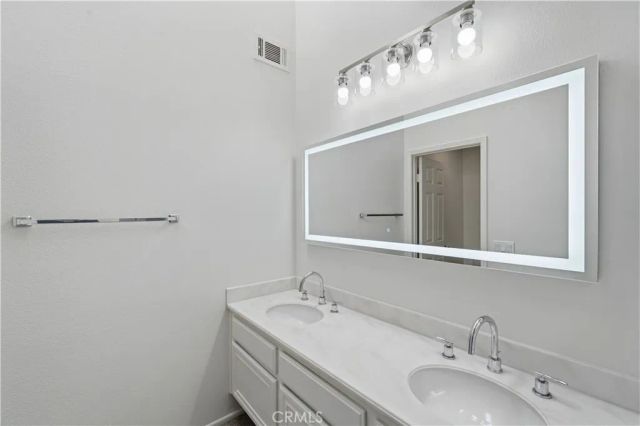 34 Oxford 36, Irvine, CA 92612