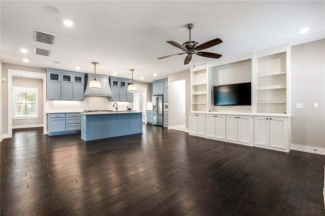 448 SW C Street, Bentonville, AR 72712