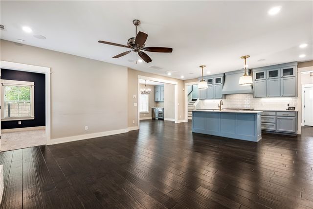 448 SW C Street, Bentonville, AR 72712