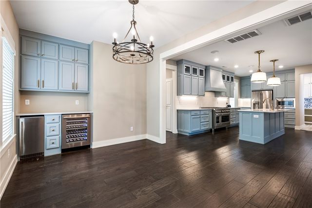 448 SW C Street, Bentonville, AR 72712
