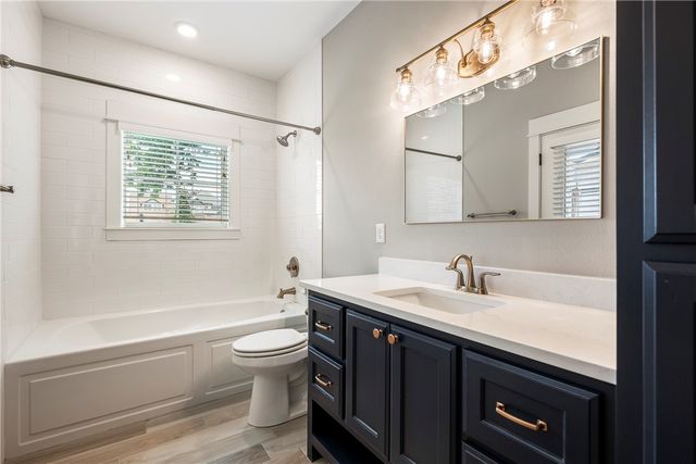 448 SW C Street, Bentonville, AR 72712
