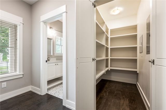 448 SW C Street, Bentonville, AR 72712