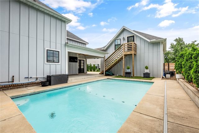 448 SW C Street, Bentonville, AR 72712