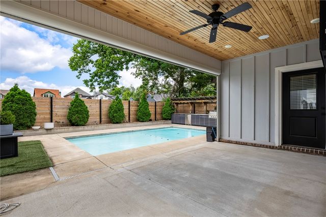 448 SW C Street, Bentonville, AR 72712