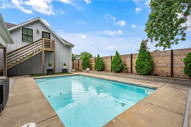 448 SW C Street, Bentonville, AR 72712