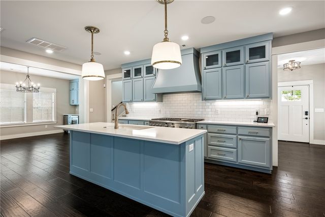 448 SW C Street, Bentonville, AR 72712