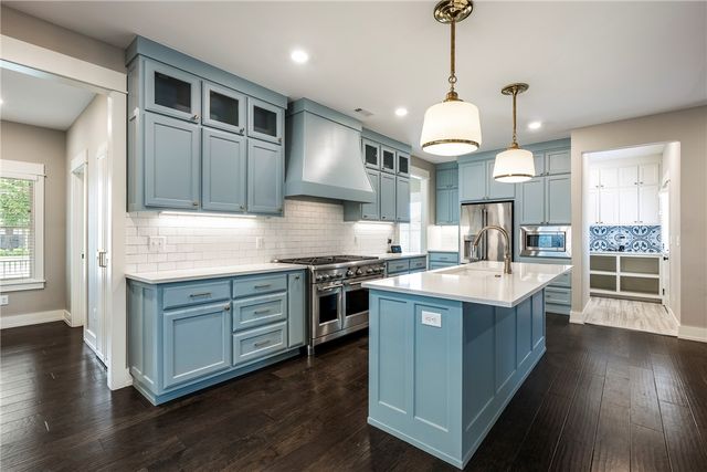 448 SW C Street, Bentonville, AR 72712