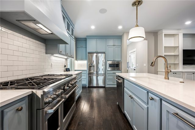 448 SW C Street, Bentonville, AR 72712