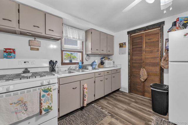 11063 Jackson Street, Taylor, MI 48180