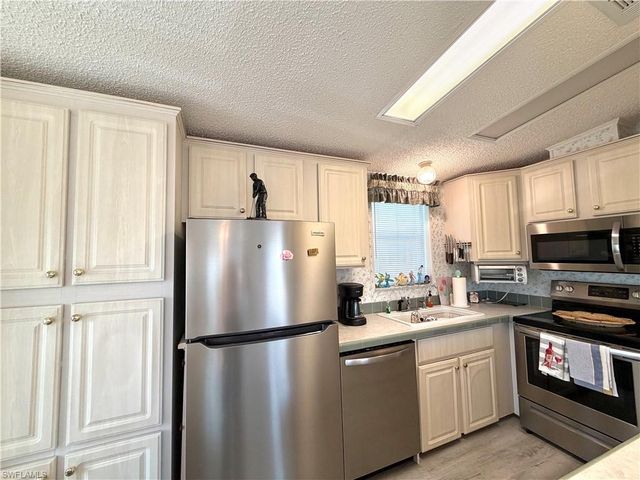 4700 Sawmill DR W, Estero, FL 33928