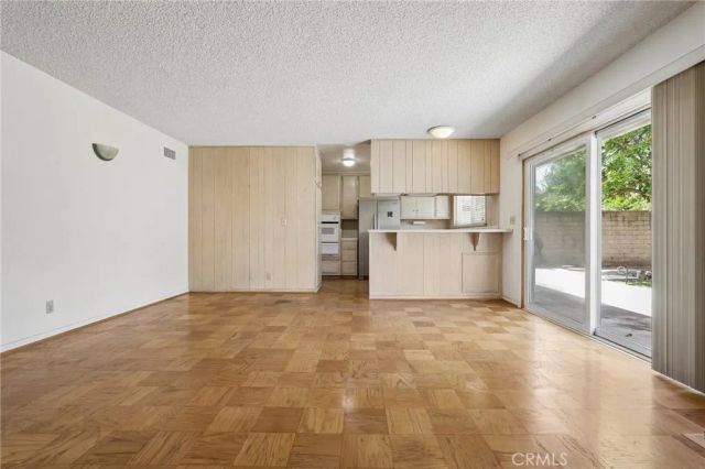 22259 Bassett, Canoga Park, CA 91303