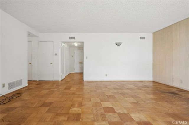 22259 Bassett, Canoga Park, CA 91303