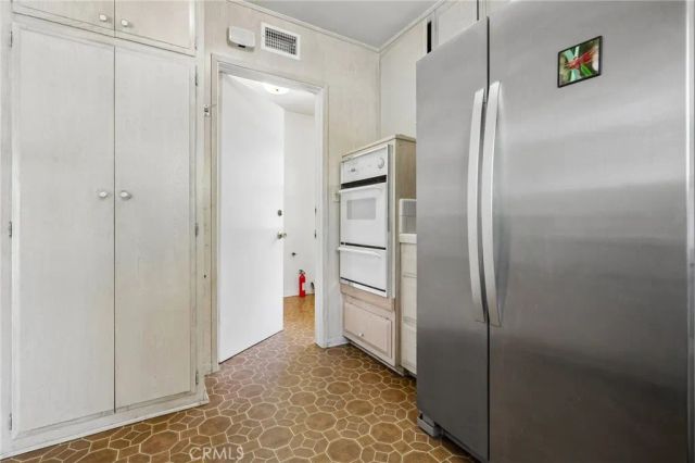 22259 Bassett, Canoga Park, CA 91303