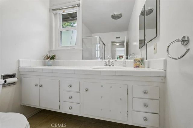 22259 Bassett, Canoga Park, CA 91303