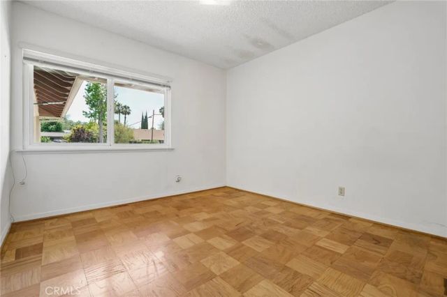 22259 Bassett, Canoga Park, CA 91303