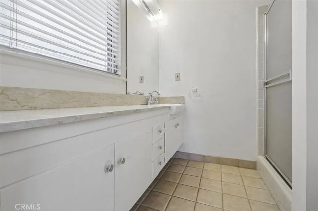 22259 Bassett, Canoga Park, CA 91303