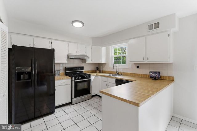 69 JEFFERSON DRIVE, Spotswood, NJ 08884