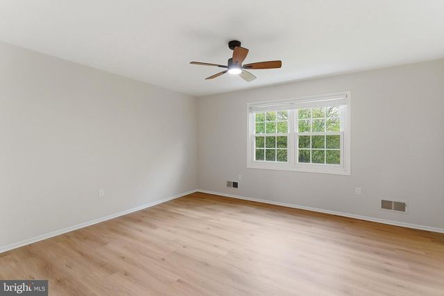 69 JEFFERSON DRIVE, Spotswood, NJ 08884