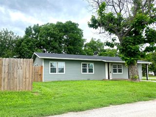 102 S Oak Street, Paradise, TX 76073