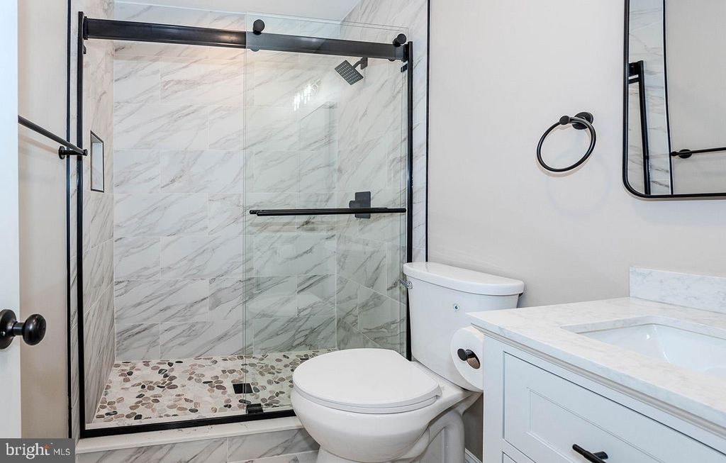 Image 19 of property listing at 7730 MIDDLEGATE CT, Pasadena, MD 21122