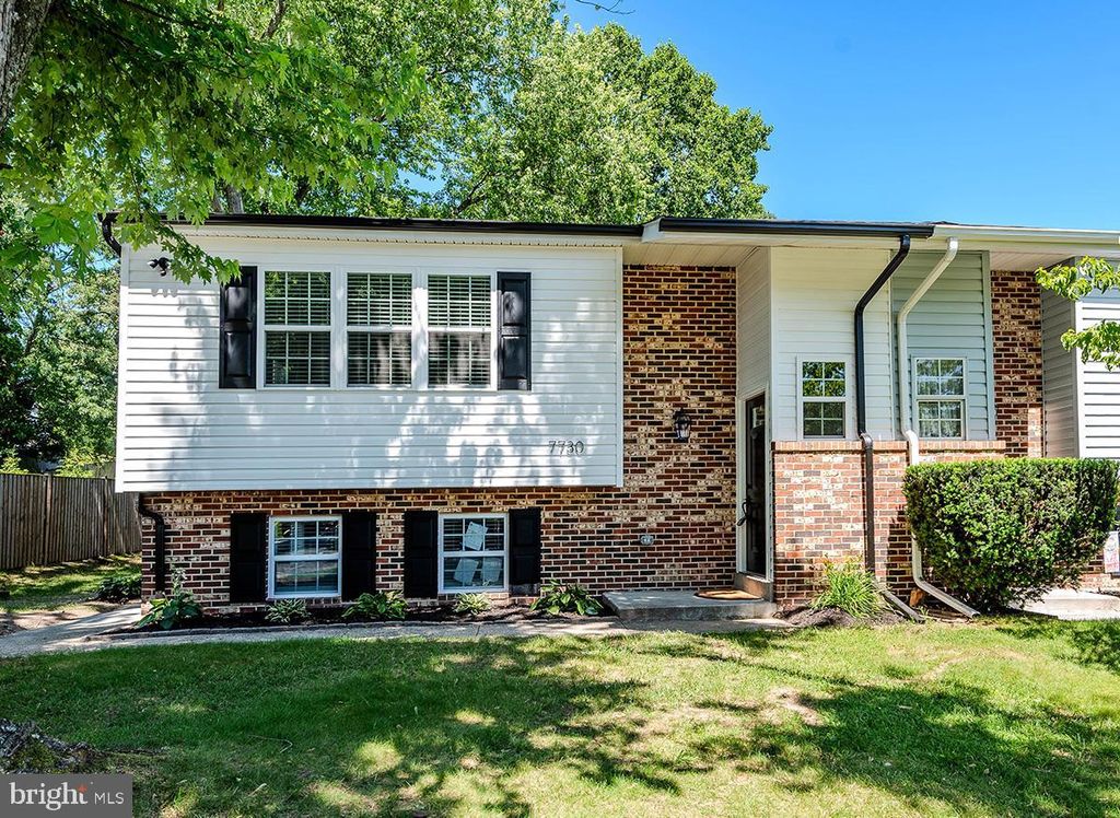 Image 2 of property listing at 7730 MIDDLEGATE CT, Pasadena, MD 21122