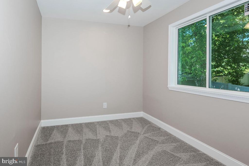 Image 24 of property listing at 7730 MIDDLEGATE CT, Pasadena, MD 21122