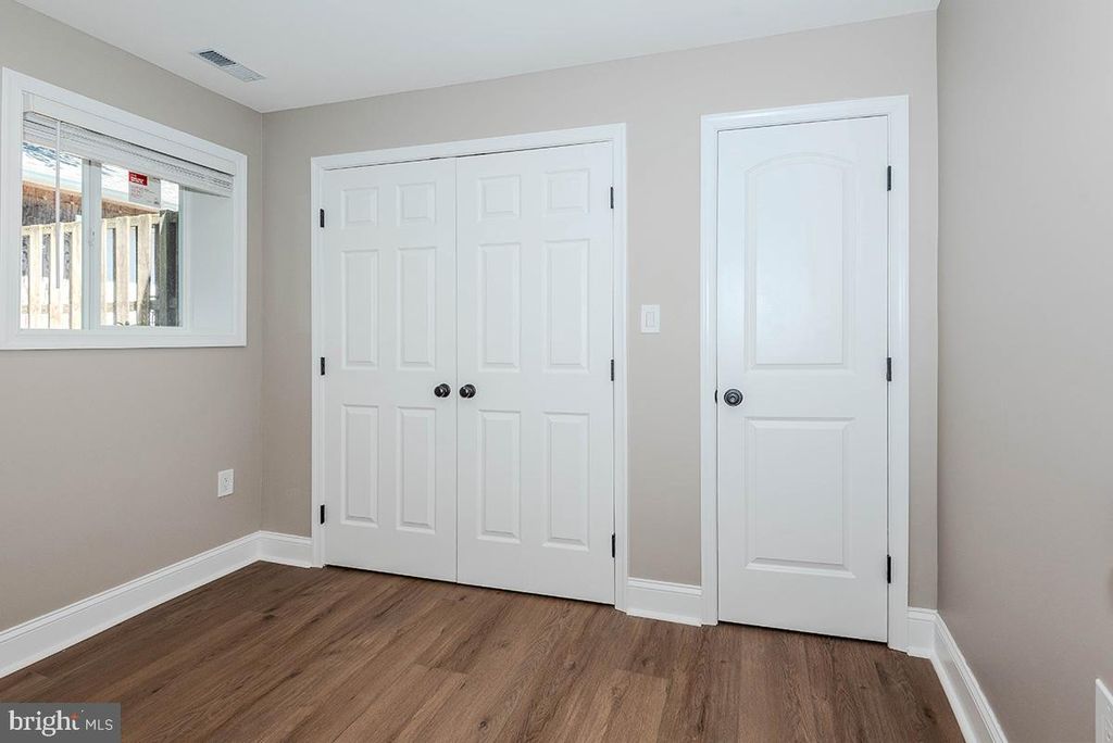Image 30 of property listing at 7730 MIDDLEGATE CT, Pasadena, MD 21122
