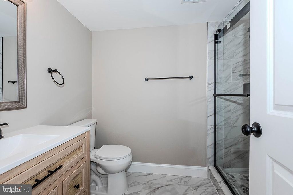Image 33 of property listing at 7730 MIDDLEGATE CT, Pasadena, MD 21122