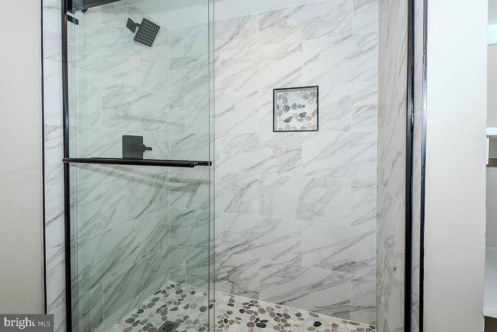 Image 35 of property listing at 7730 MIDDLEGATE CT, Pasadena, MD 21122