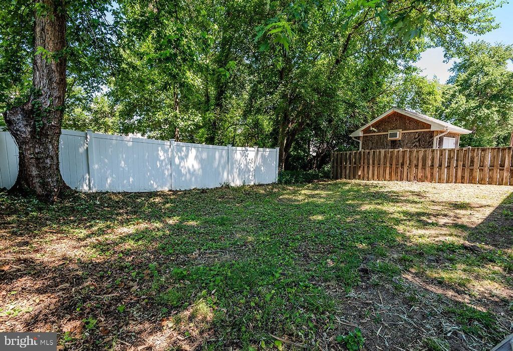 Image 39 of property listing at 7730 MIDDLEGATE CT, Pasadena, MD 21122