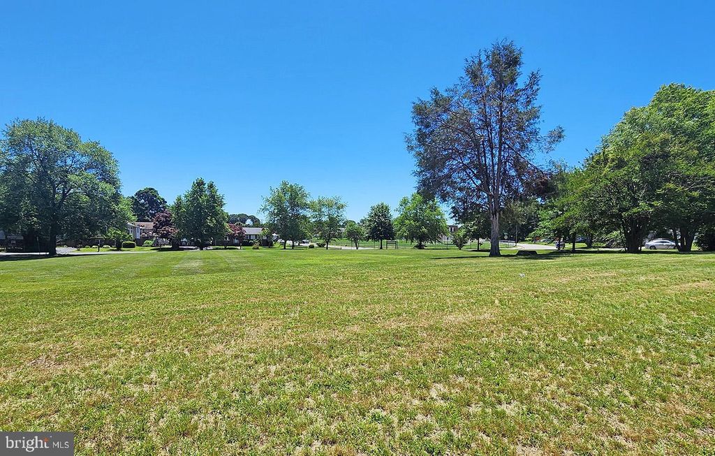 Image 42 of property listing at 7730 MIDDLEGATE CT, Pasadena, MD 21122