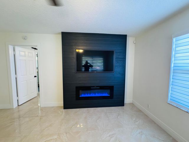 14196 N 77TH Place N, The Acreage, FL 33470