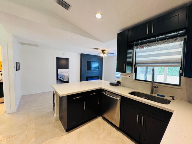 14196 N 77TH Place N, The Acreage, FL 33470
