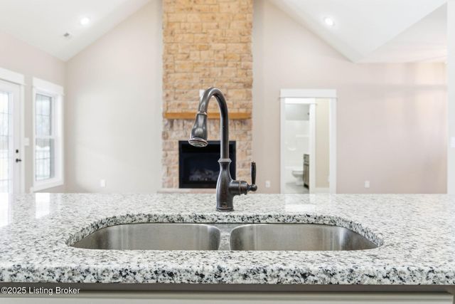 421 Robin Way, Shepherdsville, KY 40165