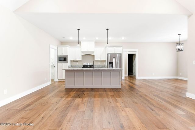 421 Robin Way, Shepherdsville, KY 40165