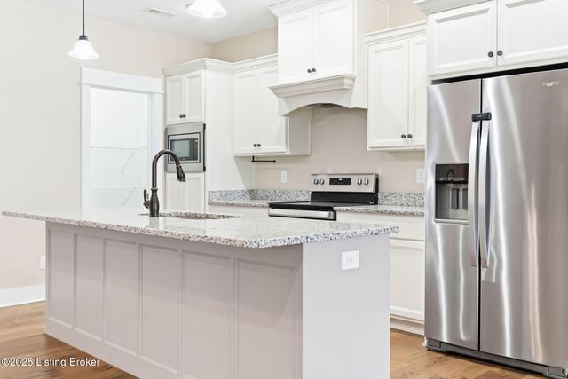 421 Robin Way, Shepherdsville, KY 40165