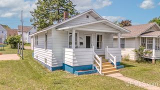 1220 Stockbridge Ave, Iron Mountain, MI 49801