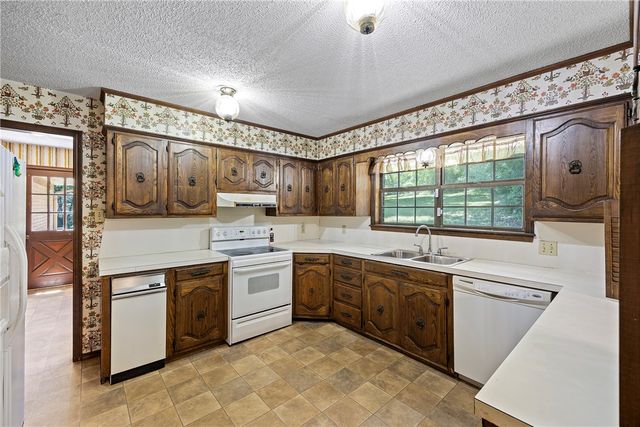 411 Marina Road, Russellville, AR 72802