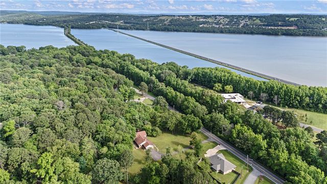 411 Marina Road, Russellville, AR 72802