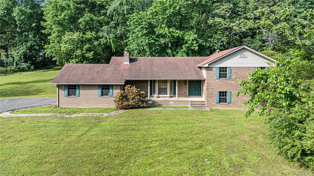 411 Marina Road, Russellville, AR 72802